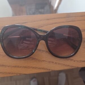 Elegant Black Sunglasses